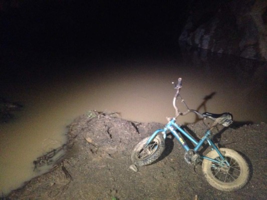 Dos hermanitas se ahogan en Tela al caer en una poza