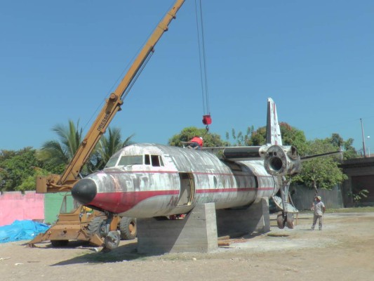 Convertirán un viejo avión en un restaurante