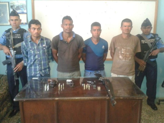 Caen cuatro hombres por portar armas ilegales