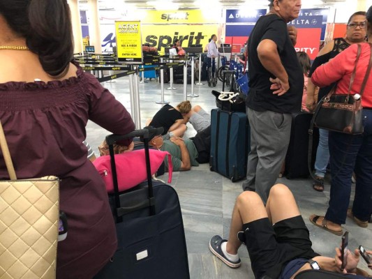 En el aeropuerto durmieron viajeros por paro de transporte