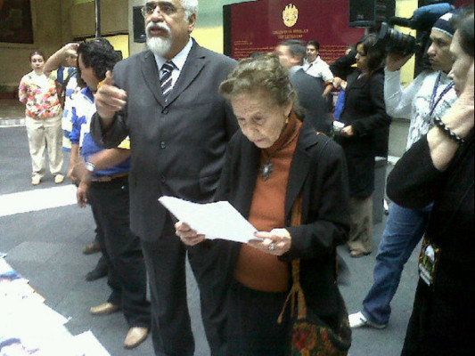 Peregrinas llegan al Senado de la República
