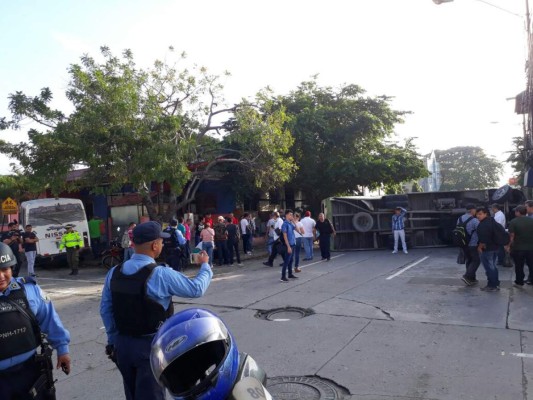 Choque de dos buses deja varios heridos en San Pedro Sula