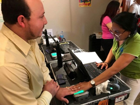 Hondureños ya tramitan matrícula en 11 consulados