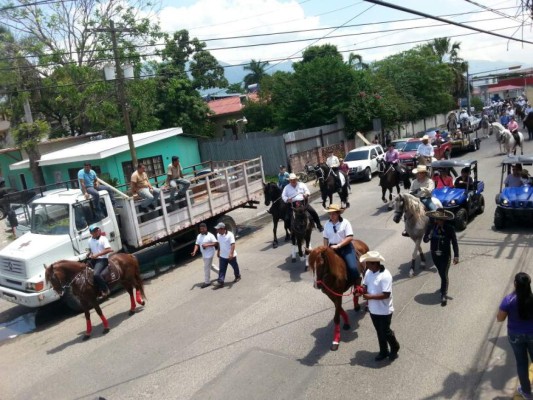 Desfile hípico del Agas en San Pedro Sula