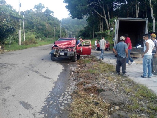 Muere doctor tras estrellarse contra una volqueta en Tegucigalpa