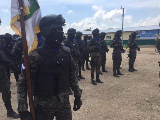 Juan Orlando Hernández inaugura complejo militar en Chamelecón