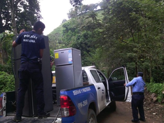 Policía recupera artículos robados de un supermercado en Cofradía