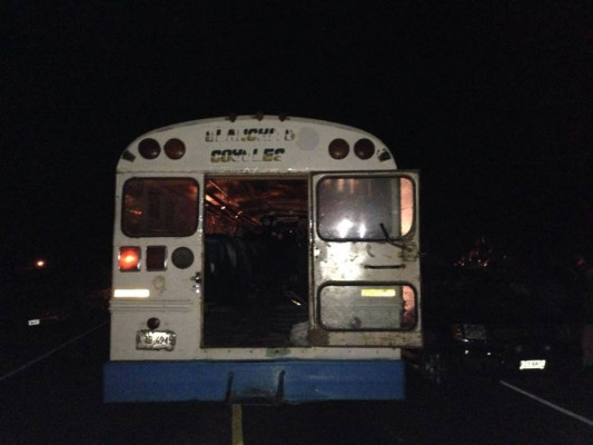 Honduras: Un muerto y varios heridos deja accidente de un bus en Olanchito