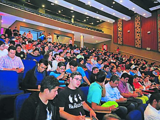 Crear apps, un negocio en auge en Honduras