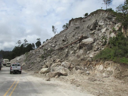 Daños e inundaciones dejan lluvias del fin de semana