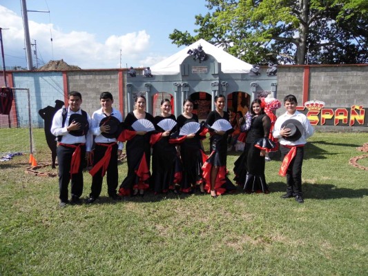 Colorido Festival Internacional de Little Feet