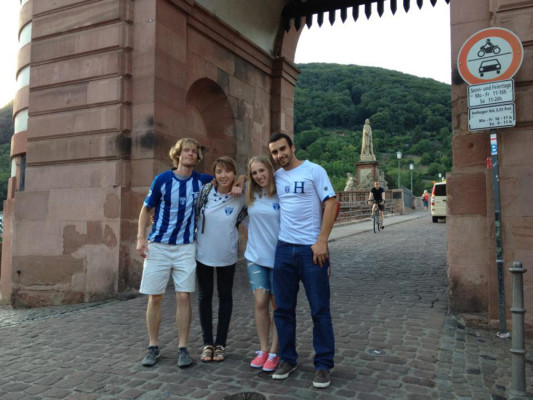 Hondureño dirige grupo de científicos en el extranjero