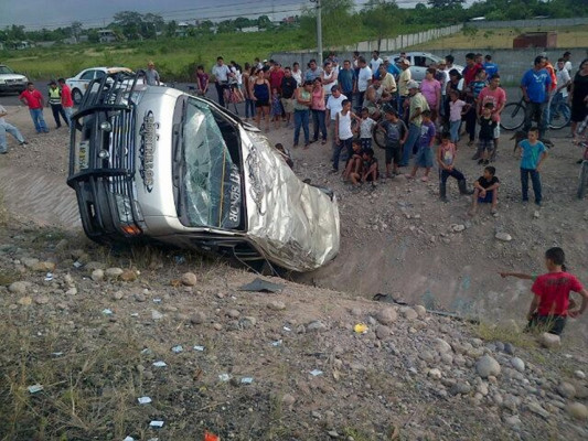 Un muerto y diez heridos deja accidente al norte de Honduras