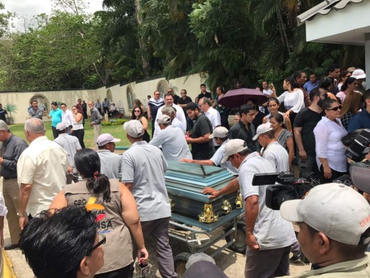 Sepultan en San Pedro Sula al periodista Gabriel García Ardón