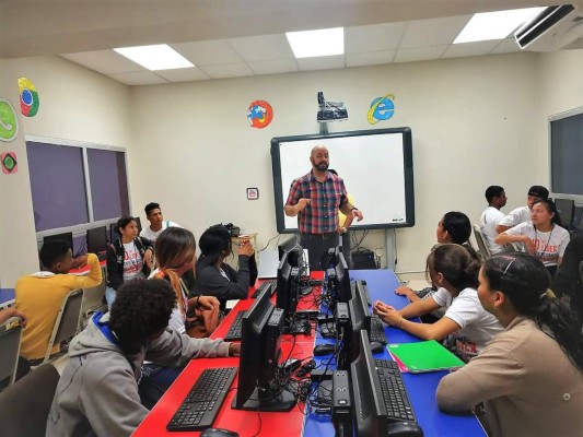 Jóvenes de Chamelecón reciben capital semilla para emprendimientos