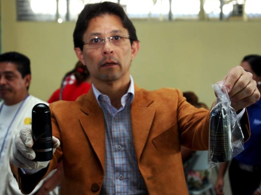 AR Los representantesde los diferentes movimientos, periodistas y testigos presenciales participaronayer en la presentaciÃ³n de la tinta indeleble que se utilizarÃ¡en las elecciones del 18 de noviembre. El insumo electoral fuepresentado por las autoridadesdel Tribunal Supremo Electoral (TSE) con el objetivo de hacer una prueba para verificar la confiabilidad de la misma.El magistrado del TSE, Enrique Ortez Sequeira, manifestÃ³ que los frascos con la tinta estÃ¡n protegidos por una bolsa plÃ¡sticay resistente para garantizarsu funcionamiento en losprÃ³ximos comicios. 26 Oct 2012