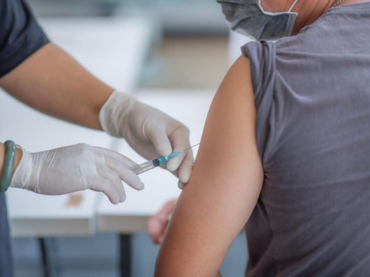 Italia comienza a probar su vacuna en 90 voluntarios