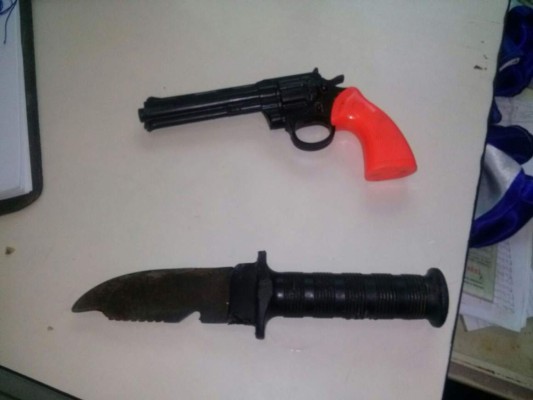 Asaltaban a peatones con puñal y pistola de juguete
