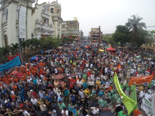 Trabajadores hondureños salen a las calles para exigir sus derechos