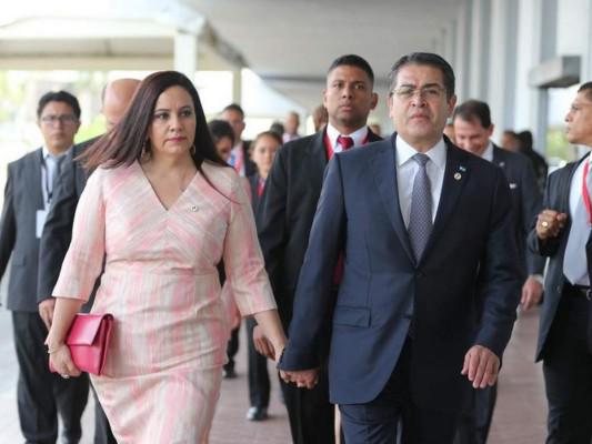 Ana García y Juan Orlando Hernández, expareja presidencial en Honduras (2014-2022).
