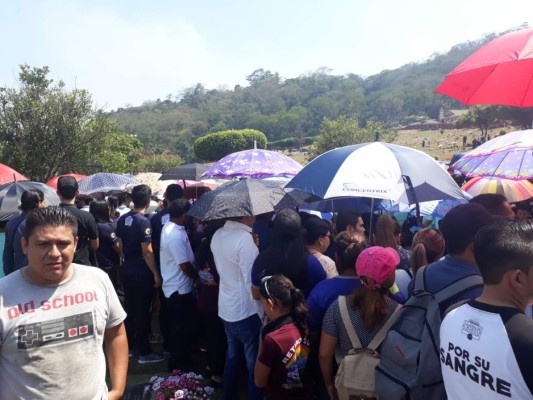 Un multitudinario adiós a la pastora Ninoska de Ponce de la Iglesia Ebenezer