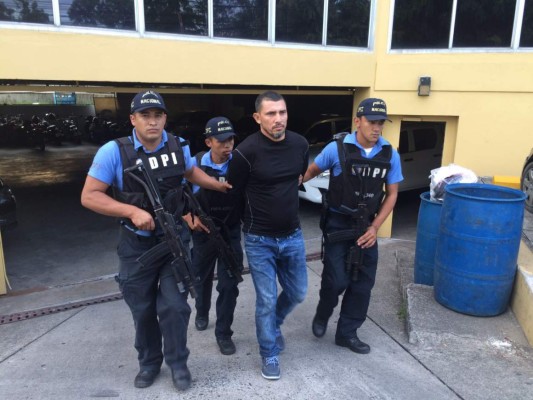 Capturan supuesto líder de banda de robacarros