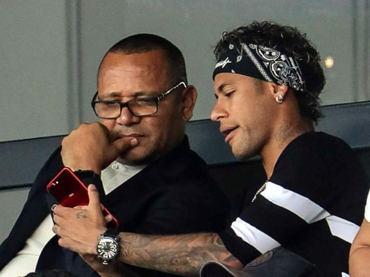 Padre de Neymar inicia los movimientos para sacar a su hijo del PSG