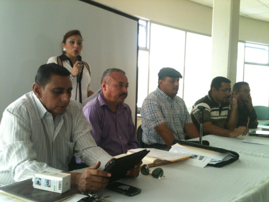 Ordenan reintegro de 300 docentes hondureños