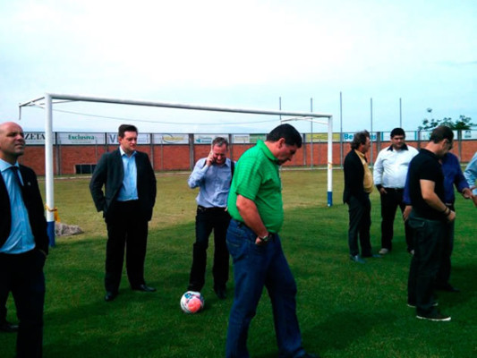 Luis Suárez visitó estadio que será el búnker de Honduras en Brasil