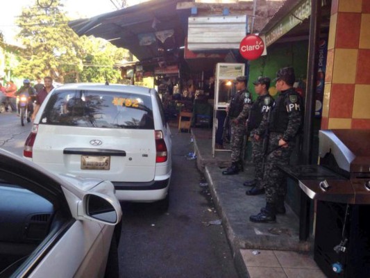 Luto, silencio y dolor en velatorio de jóvenes ultimados en Tegucigalpa