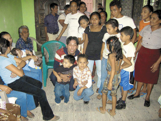 Eduardo Velásquez, el cura que dividió un pueblo