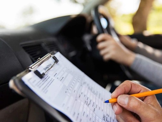 Un hombre lleva 17 años tratando de obtener la licencia de conducir y ya fue rechazado 192 ocasiones en Polonia