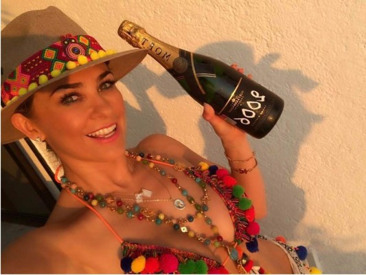 Aracely Arámbula se ve espectacular a los 41