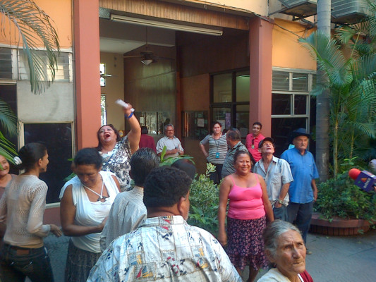 Empleados de Alcaldía de San Pedro Sula protestan por falta de pago