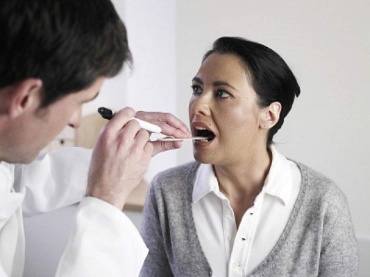 Aumentan los casos de cáncer de garganta y de ano relacionados con el VPH en Estados Unidos