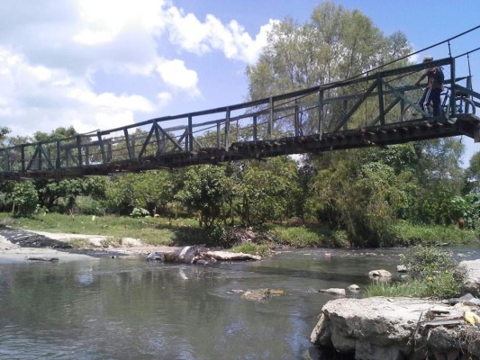 Cae puente en la Rivera Hernandez en San Pedro Sula