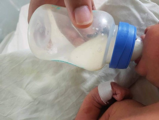 Bebé hallado dentro de bolsa de basura logra sobrevivir y se encuentra sano