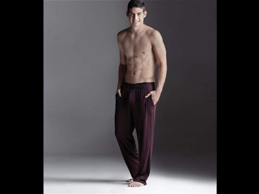 James Rodríguez posa sexy en ropa interior