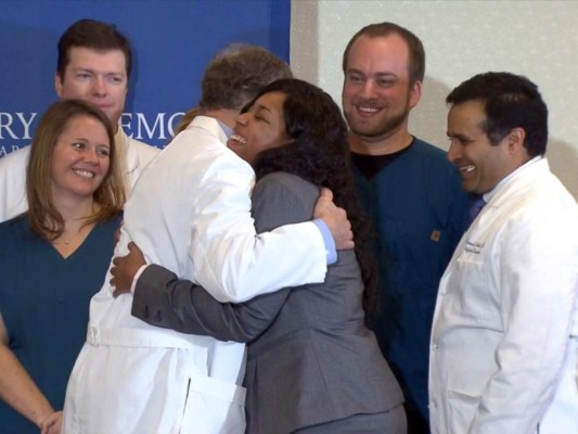 Segunda enfermera recuperada de ébola en EUA sale hoy del hospital