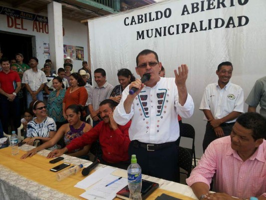 Requieren por tres supuestos delitos al alcalde de San José de Colinas