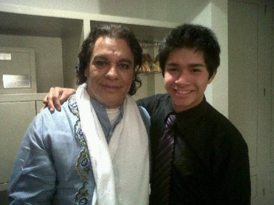 Juan Gabriel 'fue un padre. Dio todo por nada': niño del albergue