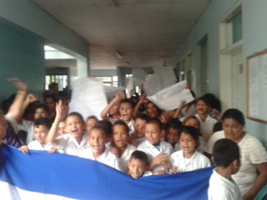 '¡Queremos maestros!', claman en departamental niños de escuela limeña