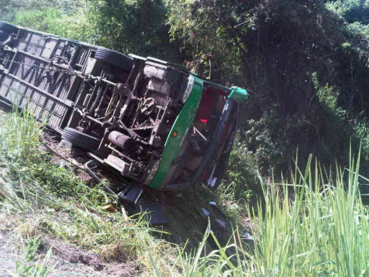 Honduras: 10 muertos al accidentarse bus procedente de El Salvador