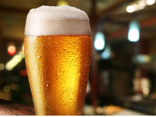 Donan mil litros de cerveza para salvar a adolescente con leucemia