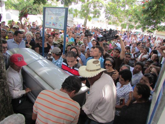 Danlí da multitudinario adiós a médico asesinado en Tegucigalpa