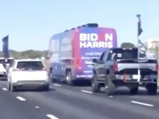 Simpatizantes de Trump 'expulsan' autobús de Biden en Texas