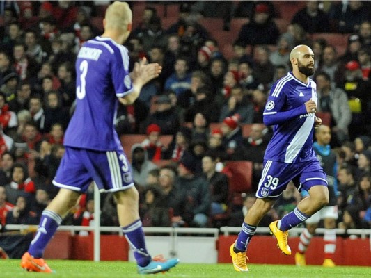 Anderlecht logra agónico empate con asistencia de Andy Najar