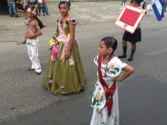 Honduras celebra con desfiles los 192 años de su independencia