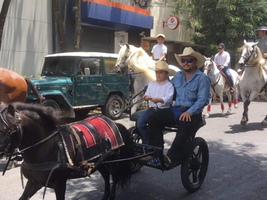 Las mejores imágenes del desfile del Agas