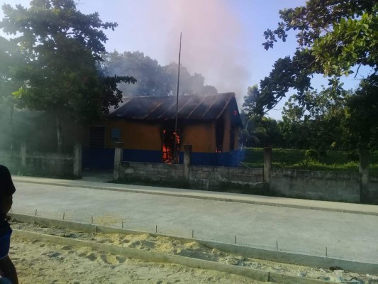 Pobladores incendian posta policial en Puerto Lempira